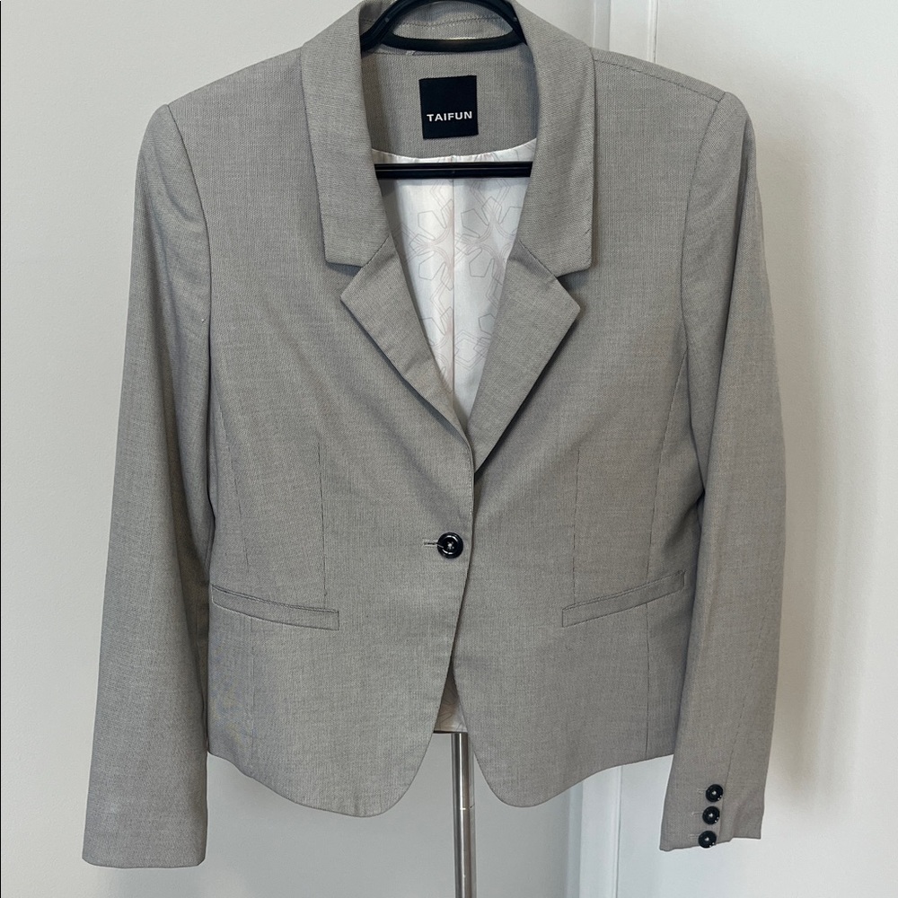 Taifun Tailored Light Gray Blazer – Size 6